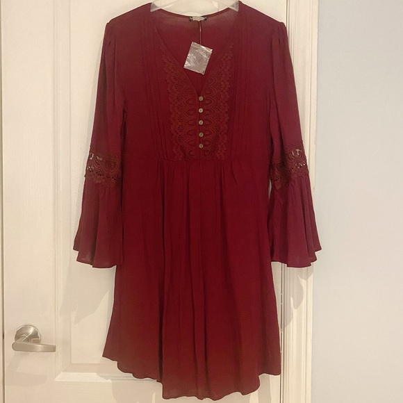 Burgundy bell sleeve dress - Picture 1 of 4